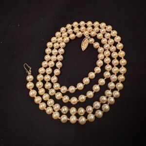 Vintage Pearl Necklace (faux)